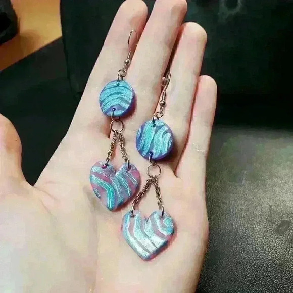 Y2K Bratz style purple, pink, & metallic  blue marble heart and chain earrings - Picture 3 of 11